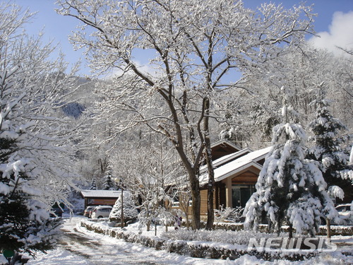 【춘천=뉴시스】한윤식 기자 = 6일 강원도산림과학연구원이 운영하고 있는 춘천 집다리골자연휴양림이 가족형 산림휴양시설로 각광뱓고 있다. 2018.02.06.(사진=강원도산림과학연구원 제공)ysh@newsis.com