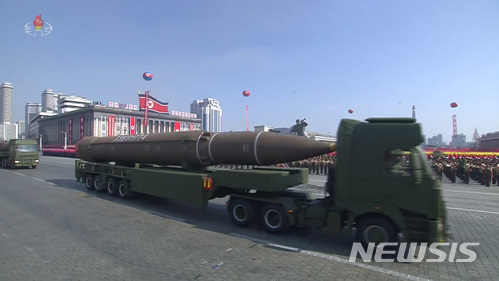 【서울=뉴시스】 북한 열병식. 2018.02.08. (사진=조선중앙TV 캡쳐)  photo@newsis.com