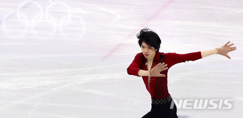 【강릉=뉴시스】박주성 기자 = 한국 피겨스케이팅 남자 싱글 국가대표 차준환이 9일 오전 강원도 강릉 아이스아레나에서 열린 팀이벤트 쇼트프로그램에서 연기를 펼치고 있다. 2018.02.09. park7691@newsis.com