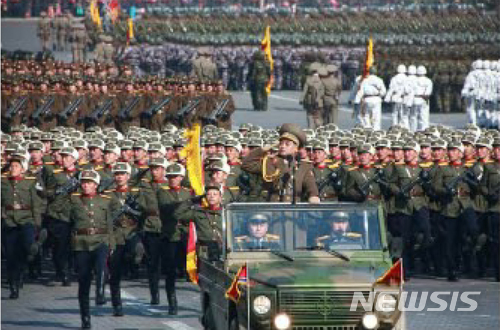 【서울=뉴시스】 북한 노동신문은 지난 8일 평양 김일성광장에서 열린 건군 70주년 열병식을 9일 보도했다. 2018.02.09. (출처=노동신문)&nbsp; photo@newsis.com