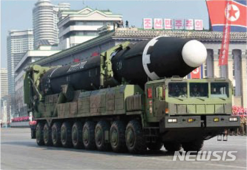 【서울=뉴시스】 북한 노동신문은 지난 8일 평양 김일성광장에서 열린 건군 70주년 열병식을 9일 보도했다. 2018.02.09. (출처=노동신문)&nbsp; photo@newsis.com