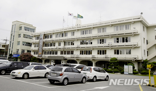 청주시, 겸직 불허된 충북대교수 센터장 재위촉 특혜 의혹