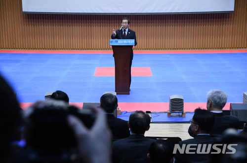 【서울=뉴시스】박원순 서울시장이 12일 오후 시청 다목적홀에서 열린 '남·북태권도 합동 시범공연' 축사를 통해 내년 100주년을 맞는 전국체전의 서울-평양 동시 개최를 북측에 공식제안했다.2018.02.12(제공=서울시)&nbsp;&nbsp; 