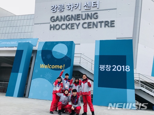  【천안=뉴시스】이종익 기자 = 백석대학교 재학생들이 2018평창동계올림픽 성공 개최를 위해 강원도 일대 곳곳에서 구슬땀을 흘리고 있다.&nbsp; 2018.02.13. (사진=백석대 제공) photo@newsis.com