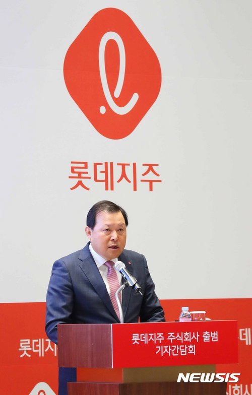 [신동빈 구속]총수 공백…'롯데 2인자' 황각규 롯데지주 부회장 리더십 주목 