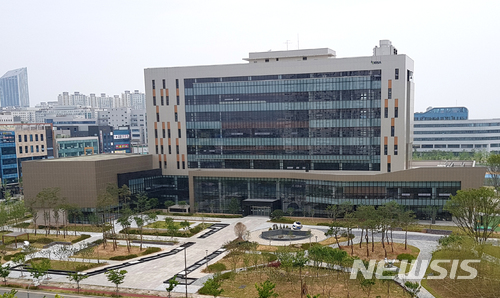 【나주=뉴시스】 = 사진은 광주전남공동(나주)혁신도시 이전 공공기관 중 한 곳인 한국인터넷진흥원(KISA) 신청사 전경. 2018.07.23 (사진=뉴시스DB) photo@newsis.com