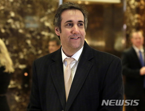 【워싱턴=AP/뉴시스】도널드 트럼프 미 대통령의 오랜 개인 변호사로 포르노 스타 스토미 대니얼스에게 13만 달러(1억4066만원)를 준 마이클 코언 변호사. 대니얼스의 변호인 마이클 애버너티는 코언이 러시아로부터 거액을 받았다고 8일(현지시간) 주장했다. 2018.5.9 