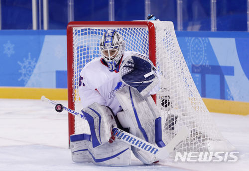 남북단일팀 골리 신소정, 스위스 슛 52개 중 50개 막았다