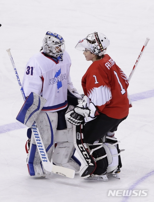 남북단일팀 골리 신소정, 스위스 슛 52개 중 50개 막았다