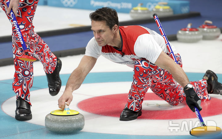 [강릉=AP/뉴시스] 2018 평창 동계올림픽에 참가했던 노르웨이 컬링 국가대표 토마스 울스루드. 2018.02.18.