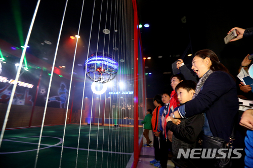 【전주=뉴시스】김민수 기자 = 2017년 열린 드론 축구대회 현장 (사진= 전주시 제공)