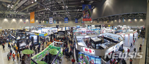 【고양=뉴시스】이경환 기자 = 경기 고양시 킨텍스(KINTEX)에서 제22회 '한국국제낚시박람회'(KOFISH)가 다음달 9~11일 개최된다. 사진은 지난해 킨텍스에서 열린 낚시 박람회. 2018.02.21.(사진=킨텍스 제공) lkh@newsis.com