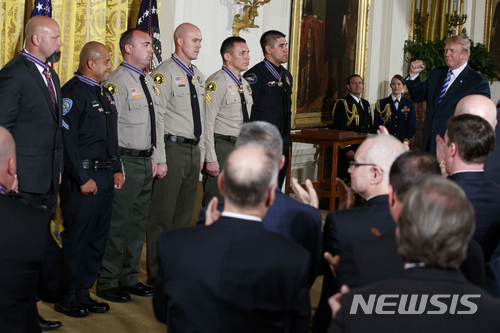 [종합]트럼프, 법무부에 총기개조장치 범프 스탁 규제 지시 