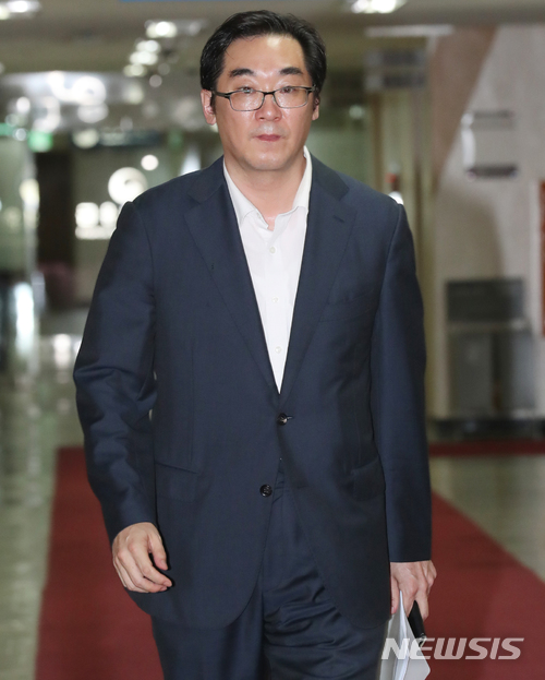 '민중은 개·돼지' 파문 나향욱 '강등'…징계수위 완화 