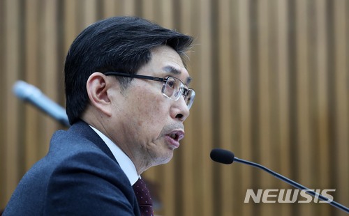【서울=뉴시스】홍효식 기자 = 박상기 법무부 장관이 지난 2월23일 서울 여의도 국회 본청 제3회의장에서 열린 사법개혁특별위원회 전체회의에 출석해 의원들의 질의에 답하고 있다. 2018.02.23. yesphoto@newsis.com