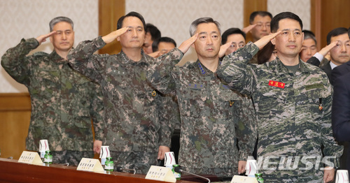 【계룡대=뉴시스】 김용우 육군참모총장(대장), 엄현성 전 해군참모총장(대장), 이왕근 공군참모총장(대장), 전진구 해병대사령관(중장‧왼쪽부터). (뉴시스DB)