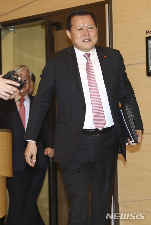 황각규 "투자 확대 쉽지 않을듯"…롯데, 신동빈 부재에 '공격 경영' 사실상 제동