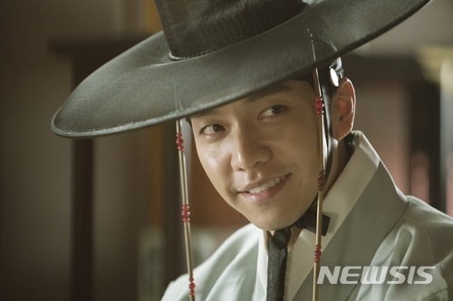 이승기·심은경 '궁합' 3·1절 박스오피스 정상