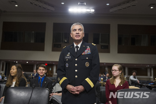 【워싱턴=AP/뉴시스】미국 국가보안국은 2015년 이후 자국 통신회사들로부터 제공받은 6억 8400만건에 달하는 통신기록를 삭제하고 있다고 29일 밝혔다. 사진은 국가안보국(NSA)신임 국장에 지명된 폴 나카소네 육군 사이버사령관이 지난 3월1일 상원 군사위원회 인준 청문회에 참석하고 있는 모습. 2018.5.4