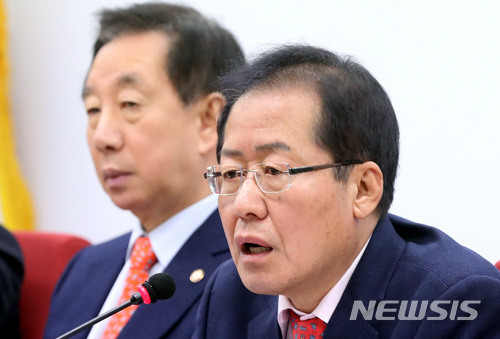 【서울=뉴시스】박영태 기자 = 홍준표 자유한국당 대표와 김성태 원내대표. 2018.03.02.since1999@newsis.com