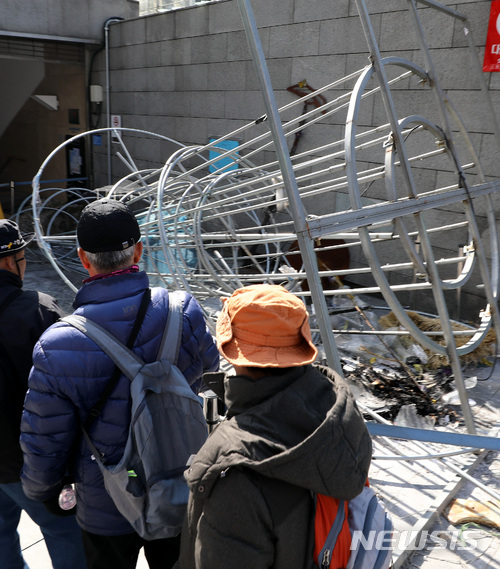 경찰 "태극기집회 폭력성 심각"…일반 참가자도 구속 검토