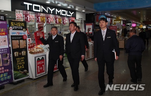 【대구=뉴시스】대구시 달서구 두류지하상가에서 관계공무원들이 현장점검을 하고 있다. 뉴시스DB. 2024.07.24. photo@newsis.com