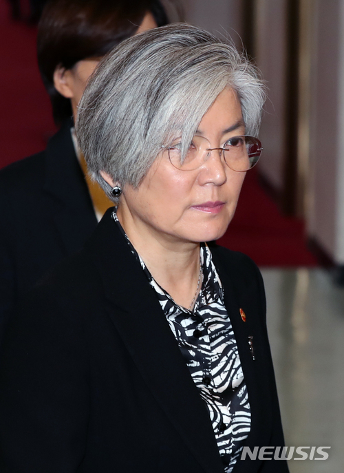 【서울=뉴시스】고승민 기자 = 강경화 외교부 장관이 6일 오전 정부서울청사에서 열린 국무회의에 참석하고 있다. 2018.03.06. kkssmm99@newsis.com