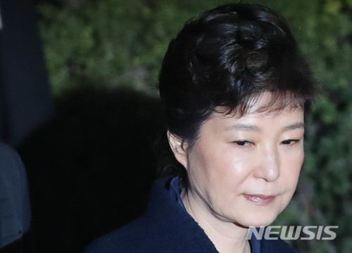 박근혜 1심 선고 D-10…법원, 재판 방청권 내일 추첨