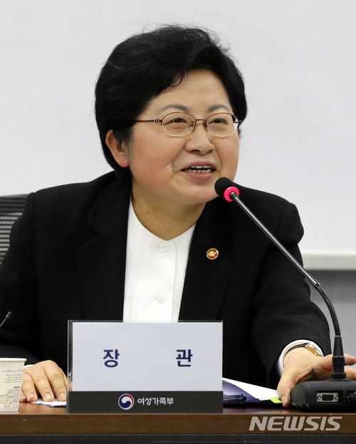 【서울=뉴시스】고범준 기자 = 정현백 여성가족부 장관. 2018.03.08. bjko@newsis.com