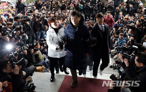 안희정의 이중성과 나르시시즘…"범죄 인정하지 않아"