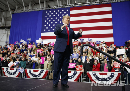 트럼프, 정치집회서 김정은 야유에 "회담 전에는 공손해야"