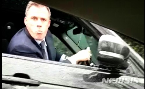 제이미 캐러거, 운전하면서 침뱉기···상대는 맨유 팬