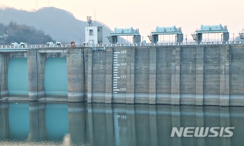 【충주=뉴시스】저수율 38％대의 충주댐. (사진=뉴시스 DB) photo@newsis.com