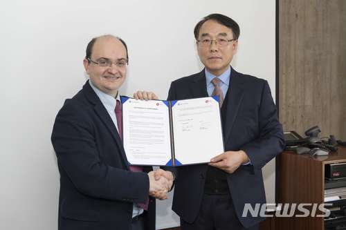 【서울=뉴시스】서울교통공사와 스페인 바르셀로나 TMB사 간 업무협약식. 2018.03.13. (사진 = 서울시 제공) photo@newsis.com