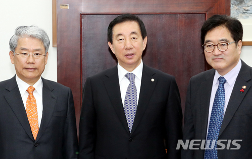 【서울=뉴시스】이종철 기자 = 더불어민주당 우원식 원내대표, 자유한국당 김성태 원내대표, 바른미래당 김동철 원내대표. 2018.03.14. jc4321@newsis.com