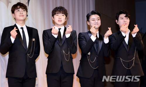 【서울=뉴시스】임태훈 기자 = 그룹 포레스텔라(왼쪽부터 고우림, 강형호, 조민규, 배두훈)가 14일 오후 서울 종로구 KT Square에서 데뷔 앨범 'Evolution' 발매 기념 쇼케이스에서 포즈를 취하고 있다. 2018.03.14 taehoonlim@newsis.com