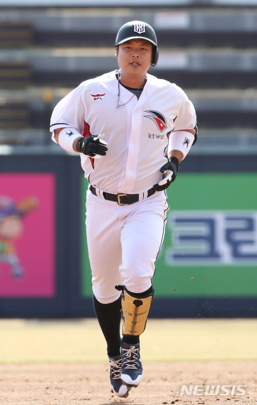 【수원=뉴시스】 2017년 7월 KT로 트레이드된 윤석민.