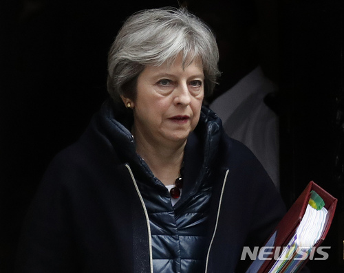 Britain's Prime Minister Theresa May leaves 10 Downing Street to attend the weekly Prime Minister's Questions session, in parliament in London, Wednesday, March 14, 2018. (AP Photo/Frank Augstein)