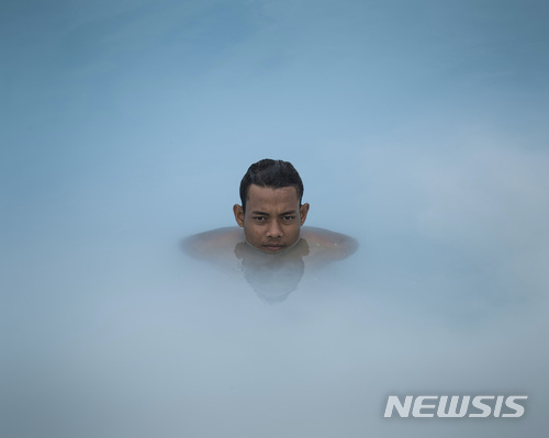 【서울=뉴시스】성남훈 일우사진상 수상 기념 개인전 ‘패 : FAIT’. 방카섬 주석광산(2), Sungailiat, Indonesia, 2016. (사진=성남훈 작가 제공. 사진은 이 기사 외 사용을 불허합니다) chocrystal@newsis.com