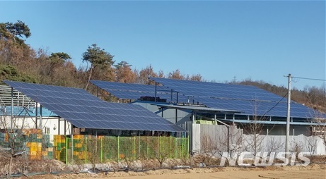 【안동=뉴시스】류상현 기자 = 시설용량 100㎾ 규모의 태양광발전 시설 설치 사례. 2018.03.15 (사진=경북도 제공)&nbsp; photo@newsis.com 