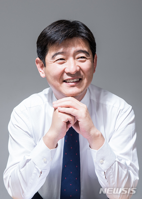 【전주=뉴시스】김민수 기자 = 엄윤상 전주시장 예비후보 (사진= 후보사무실 제공) photo@newsis.com