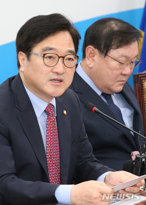 【서울=뉴시스】이종철 기자&nbsp; = 우원식 더불어민주당 원내대표가 15일 서울 여의도 국회에서 열린 정책조정회의에서 모두발언을 하고 있다. 2018.03.15.&nbsp; jc4321@newsis.com
