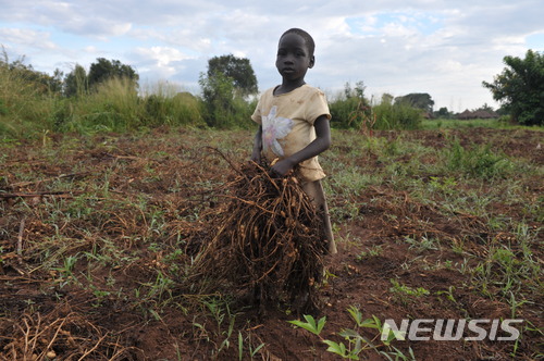 【서울=뉴시스】성남훈 일우사진상 수상 기념 개인전 ‘패 : FAIT’. 우간다 생활에이즈, Kumi, Uganada, 2008. 