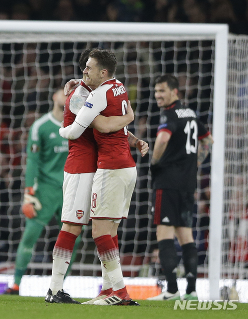 【런던=AP/뉴시스】아스날 선수들의 환호. 