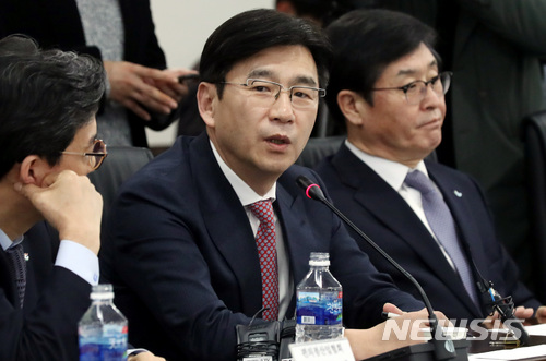 【서울=뉴시스】박영태 기자 = 16일 오후 서울 영등포구 여의도 중소기업중앙회에서 진행된 ‘상생협력 확산을 위한 가맹본부 간담회’에서 박기영 프랜차이즈산업협회장이 인사말을 하고 있다. 2018.03.16.since1999@newsis.com