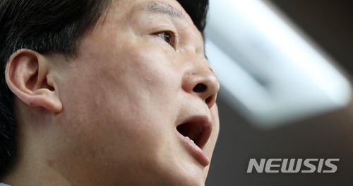 【서울=뉴시스】홍효식 기자 = 바른미래당 안철수 인재영입위원장이 18일 오전 서울 여의도 중앙당사에서 기자간담회를 하고 있다. 2018.03.18. yesphoto@newsis.com