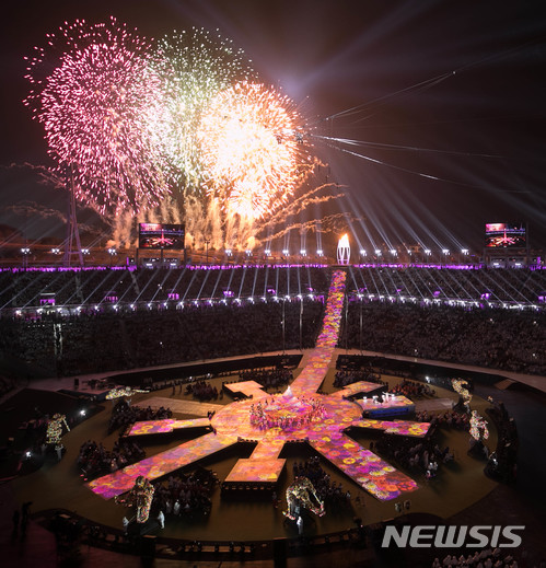 【평창=뉴시스】김진아 기자 = 18일 오후 강원도 평창군 평창올림픽스타디움에서 열린 '2018 평창 동계 패럴림픽 폐회식'에서 축하공연이 펼쳐지고 있다. 2018.03.18. photo@newsis.com