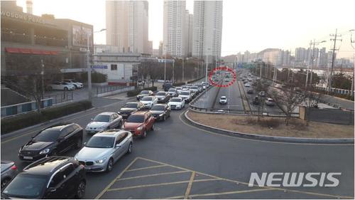 【부산=뉴시스】허상천 기자 = 부산시는 출·퇴근시간 및 주말에 교통정체가 반복되는 해운대 센텀에서 연제구 연산동 방향 도로의 과정교 교차로 교통체계를 개선한다고 19일 밝혔다. 2018.03.19. (위치도 = 부산시 제공) photo@newsis.com