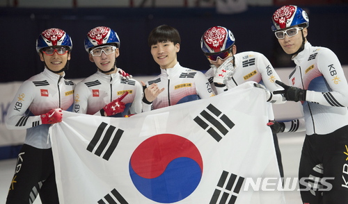 Members of team South Korea celebrate after winning the men's 5000-meter relay final at the ISU world short-track speedskating championships in Montreal, Sunday, March 18, 2018. (Graham Hughes/The Canadian Press via AP)