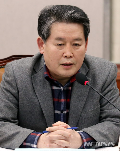 【서울=뉴시스】박영태 기자 = 19일 오후 서울 영등포구 여의도 국회에서 진행된 헌법개정 및 정치개혁 특별위원회에서 김경협 의원이 발언하고 있다. 2018.03.19.since1999@newsis.com